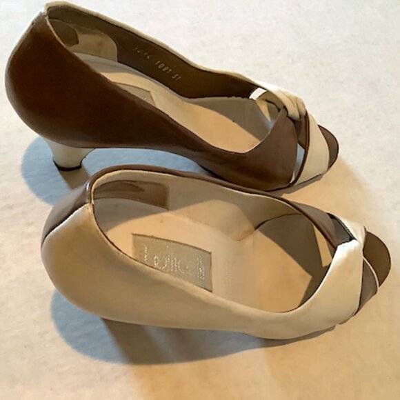 Stunning 1970s vintage Sergio Rossi Cream and Brown Spectator Pumps, Size 8.5 - Picture 13 of 16